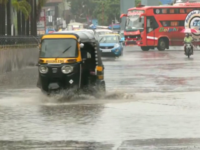 Rain In Parts Of Mumbai, Weather Office Issues Yellow Alert