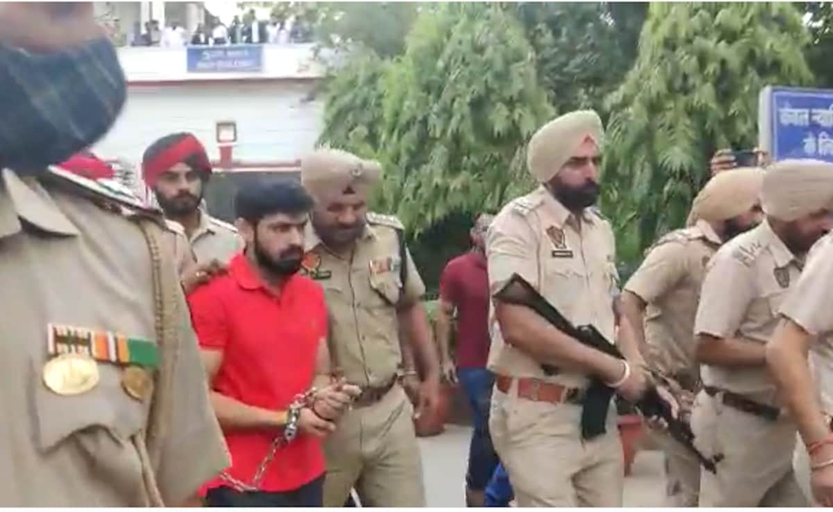 Gangster Lawrence Bishnoi News: वेब सीरीज लॉरेंस ऑफ पंजाब पर बैन से बौखलाया गैंगस्टर, पंजाब के डीजीपी समेत इन लोगों के नाम जारी की धमकी