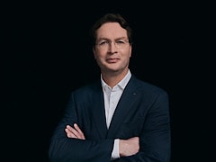 Mercedes-Benz Unlikely To Let Apple Takeover Its Interface: Ola Kallenius