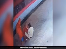 Video : स्टेशन पर RPF कर्मी ने फरिश्ता बन बचाई महिला की जान, रेलवे ने वीडियो शेयर की खास गुजारिश Video : स्टेशन पर RPF कर्मी ने फरिश्ता बन बचाई महिला की जान, रेलवे ने वीडियो शेयर की खास गुजारिश
