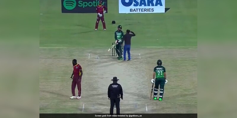 Pakistan vs West Indies: Pitch Invader Runs Up To Salute Shadab Khan. Watch His Heartwarming Reaction - Vimarsana News
