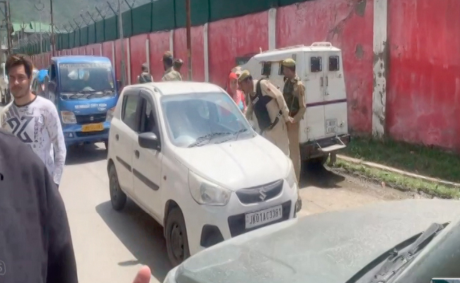 Locks, Checkpoints Near Kashmiri Pandit Camps After Mass Migration Warning