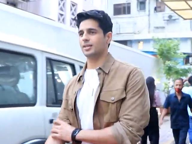 Style Check: Keep It Cool Like Sidharth Malhotra
