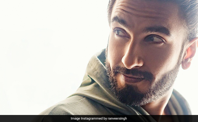 Ranveer Singh Says, "<i>Dekho Magar Pyar Se</i>" As He Shares New Post. See Pics