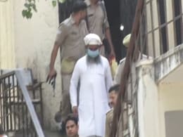 वाराणसी सीरियल ब्लास्ट के दोषी वलीउल्लाह को फांसी की सजा, धमाकों में 16 लोग मारे गए थे वाराणसी सीरियल ब्लास्ट के दोषी वलीउल्लाह को फांसी की सजा, धमाकों में 16 लोग मारे गए थे