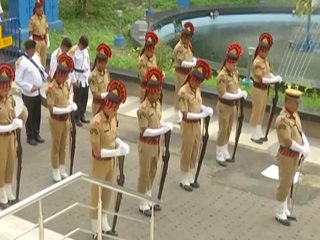Singer KK Gets Gun Salute In Kolkata, Mamata Banerjee Attends