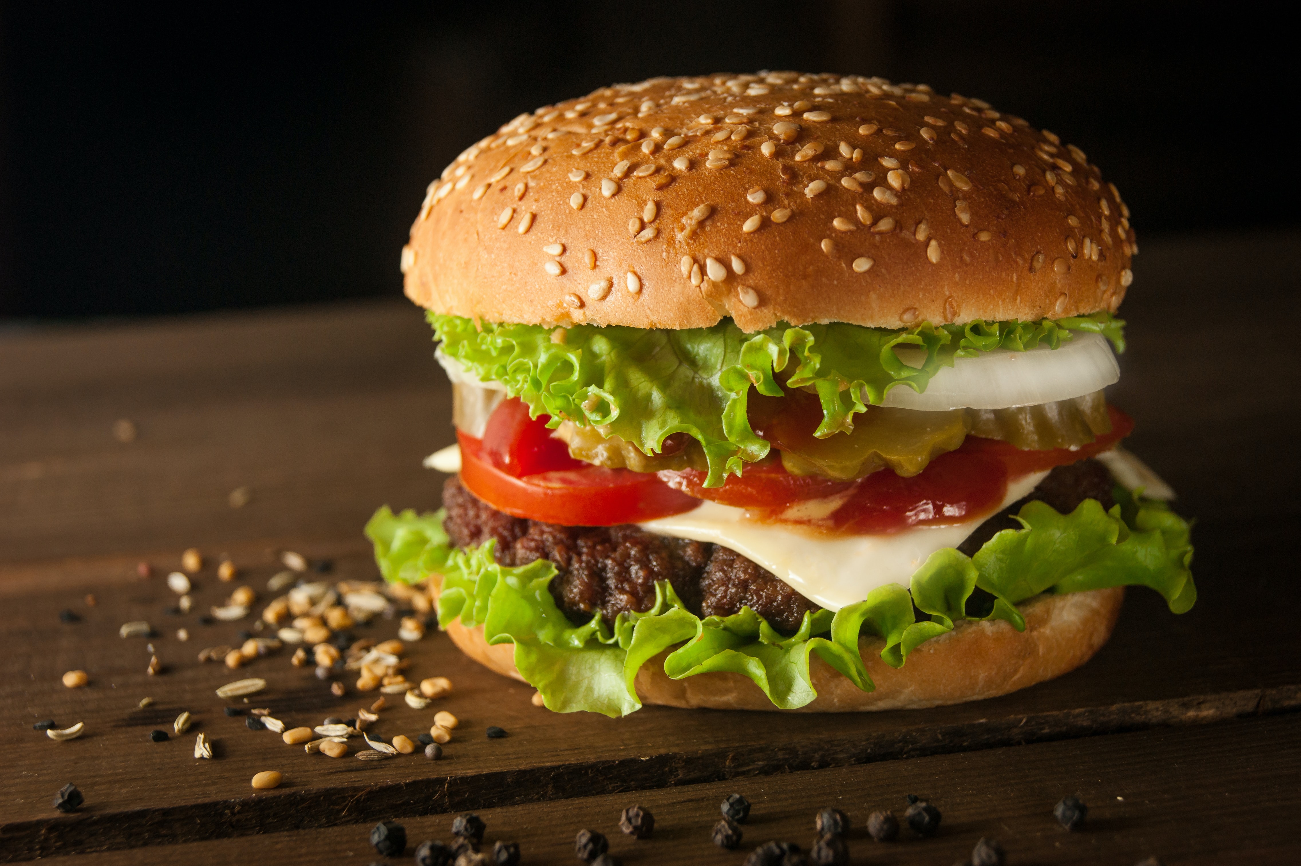 Eating Hack: 5 Tips To Eat A Burger Without Worrying About It Falling Apart - NDTV Food