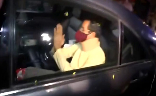 उद्धव ठाकरे ने सरकारी बंगला वर्षा छोड़ा, समर्थकों के जबरदस्त स्वागत के बीच मातोश्री पहुंचे