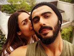 Arjun Kapoor Shares "Eiffel Good" Pics With Malaika From Paris Vacation