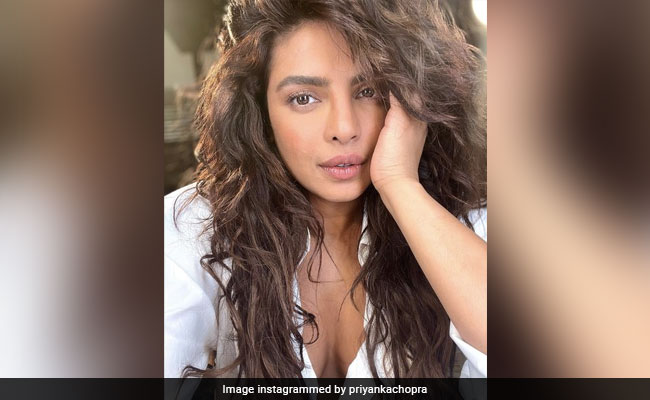 Priyanka Chopra Shares Gorgeous Pics From The Sets Of <i>Citadel</i>. Nick Jonas Goes "Wow"