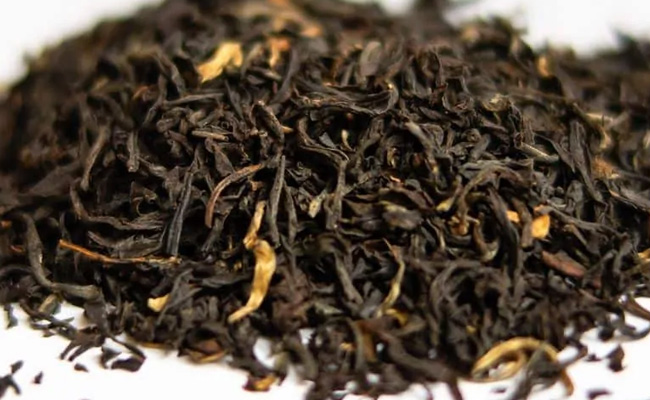 OMG! असम में इस ख़ास चाय की कीमत एक लाख रुपए प्रति किलो है, लोग हैरान हो रहे हैं