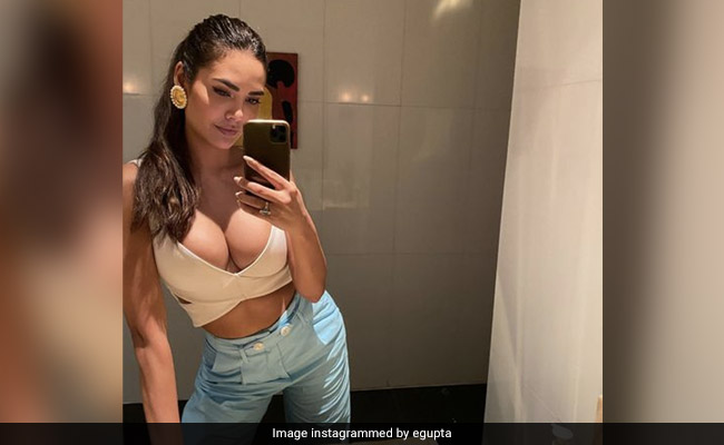 Esha Gupta's Mirror Selfies Are A Great Display Of Chic Summer Style