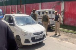 Locks, Checkpoints Near Kashmiri Pandit Camps After Mass Migration Warning Locks, Checkpoints Near Kashmiri Pandit Camps After Mass Migration Warning