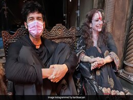 Just Kartik Aaryan And Tabu Chilling On The Sets Of <i>Bhool Bhulaiyaa 2</i>. That's It, That's The Post Just Kartik Aaryan And Tabu Chilling On The Sets Of <i>Bhool Bhulaiyaa 2</i>. That's It, That's The Post