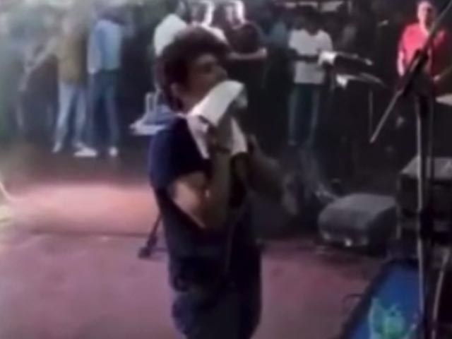 On Camera, Singer KK Left Concert Complaining Of Heat, Died Soon After