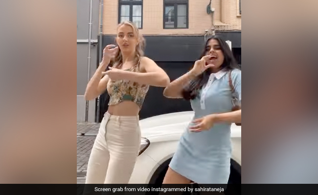Viral Video: Indian Woman Dances With Irish Friend On '<i>Chikni Chameli</i>' Song