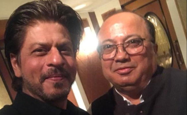 रोहन मुखर्जी के पापा से एक शादी में मिले थे शाहरुख खान, ली थी साथ में  सेल्फी, एक्टर के व्यवहार ने जीता फैंस का दिल