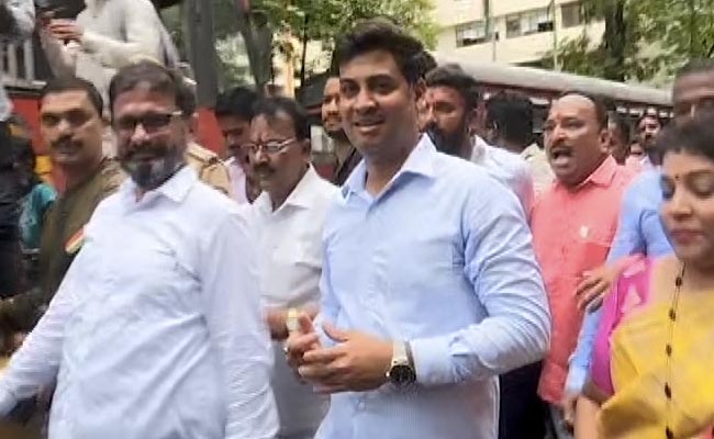 "All Are Shiv Sainiks, Belong To Shiv Sena": Eknath Shinde's Son