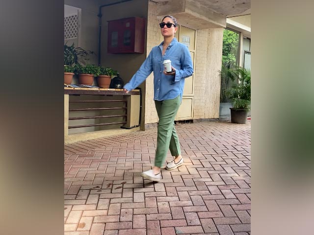 Picture-Perfect Kareena Kapoor Spotted In The City. Yes, That's The Video
