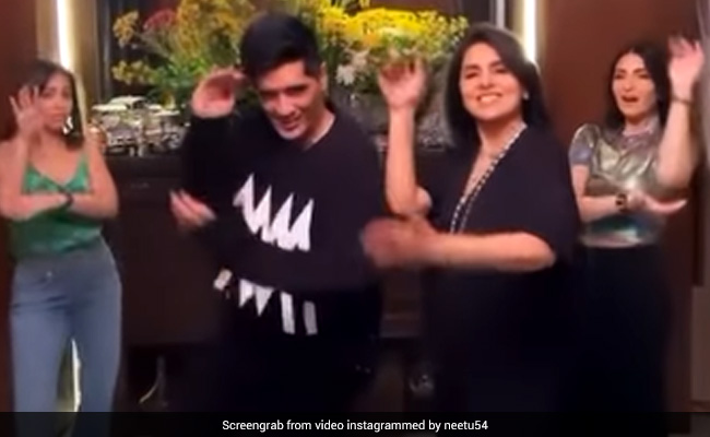 When OG Neetu Kapoor Danced To <i>The Punjaabban Song</i> With Daughter Riddhima And Friends