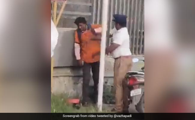 पुलिसकर्मी ने डिलीवरी ब्वॉय को मारा थप्पड़, वीडियो वायरल होने पर पुलिसकर्मी निलंबित, देखें वीडियो