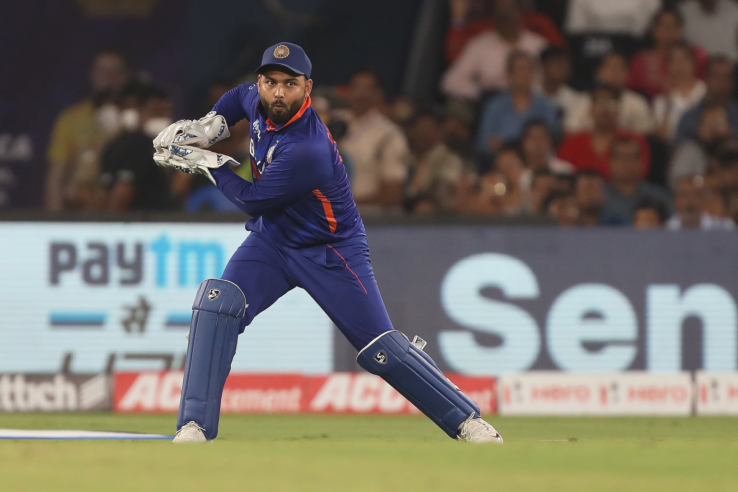 IND vs SA 3rd T20I: सोशल मीडिया की आंख में कांटा बने ऋषभ पंत, इस खिलाड़ी को चुनने की मांग