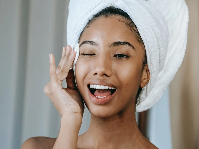 6 Easy Ways To Depuff Your Face And Look Refreshed