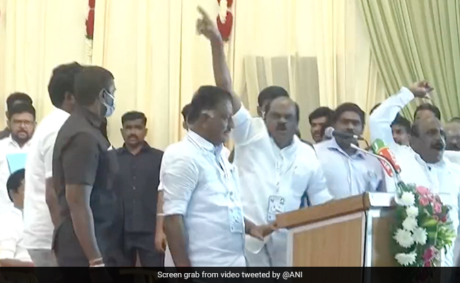 Bottles Thrown At Tamil Nadu's O Panneerselvam As Party Backs Rival EPS