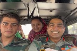 असम राइफल्स ने बाढ़ प्रभावित सिलचर में 6 दिन के बच्चे और मां को बचाया असम राइफल्स ने बाढ़ प्रभावित सिलचर में 6 दिन के बच्चे और मां को बचाया
