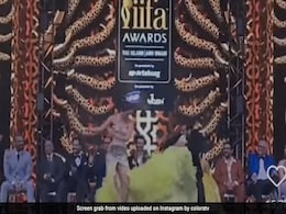 IIFA अवॉर्ड्स में कृति सेनन की ड्रेस को मुंह में दबा सलमान खान ने किया ऐसा जोरदार डांस की हैरान रह गए सितारे, VIDEO VIRAL IIFA अवॉर्ड्स में कृति सेनन की ड्रेस को मुंह में दबा सलमान खान ने किया ऐसा जोरदार डांस की हैरान रह गए सितारे, VIDEO VIRAL
