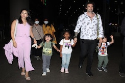 Sunny Leone Spotted With Her Family At The Airport Sunny Leone Spotted With Her Family At The Airport