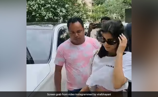 फोटो के लिए बार-बार बुला रहे पैपराजी को सुहाना खान ने किया इग्नोर, लोग बोले- कितने प्यार से नाम ले रहे और वो...