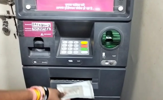 ATM In Maharashtra Dispenses 5 Times Extra Cash, Locals Rush In After News