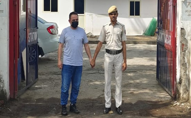 Delhi News: खुद को इंटेलिजेंस अफसर बताकर ठगी करने वाला ईरानी नागरिक गिरफ्तार