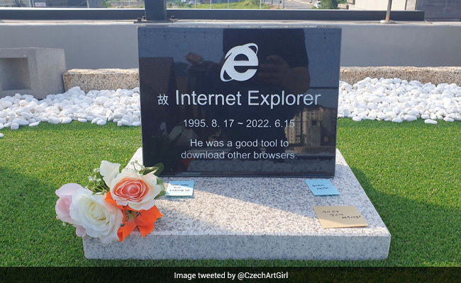 "RIP Internet Explorer": Gravestone By South Korean Engineer Goes Viral
