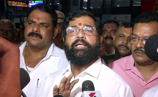 LIVE UPDATES : '50 विधायक खुद मर्जी से आए हमारे पास' : महाराष्ट्र में जारी सियासी संकट के बीच बोले एकनाथ शिंदे