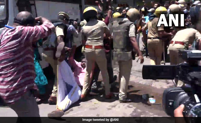 Congress Workers Clash With Cops, Demand Pinarayi Vijayan's Resignation