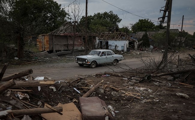 Russia Sending Reserve Troops To Eastern Ukraine City, Governor Warns