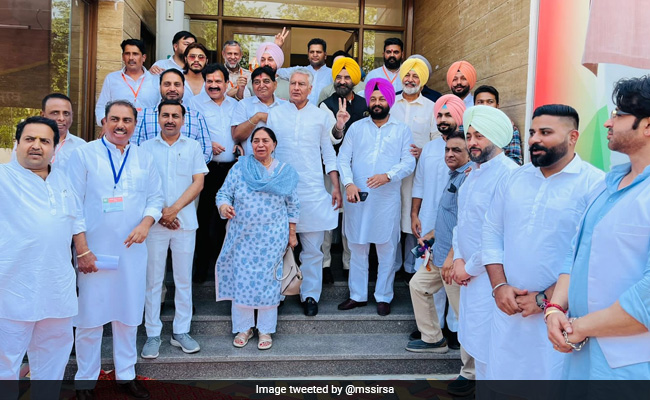 5 Congress, 2 Akali Leaders Join Punjab BJP. "Growing," Says Minister