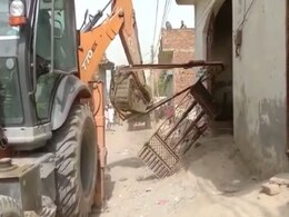 सहारनपुर और कानपुर में चला बुलडोजर, विवादित बयान के यूपी के इन शहरों में भी भड़की थी हिंसा सहारनपुर और कानपुर में चला बुलडोजर, विवादित बयान के यूपी के इन शहरों में भी भड़की थी हिंसा