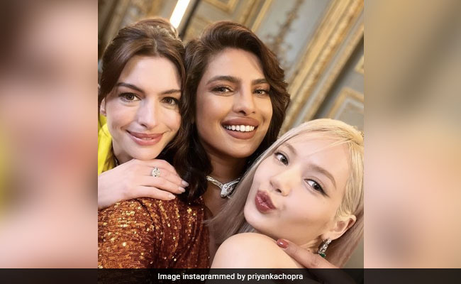 Priyanka Chopra, Anne Hathaway And BLACKPINK's Lisa "Just Wanna Have Fun." Selfie Love From Nick Jonas