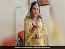 लहंगा-चुन्नी पहन सबके सामने ठुमके लगाने लगे 'हप्पू सिंह', इस हरकत को देख मां और पत्नी हुईं शर्म से पानी-पानी लहंगा-चुन्नी पहन सबके सामने ठुमके लगाने लगे 'हप्पू सिंह', इस हरकत को देख मां और पत्नी हुईं शर्म से पानी-पानी