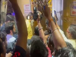 Video: मुख्यमंत्री पद से इस्तीफे के बाद अपने बेटों के साथ मंदिर में दर्शन करने पहुंचे उद्धव ठाकरे Video: मुख्यमंत्री पद से इस्तीफे के बाद अपने बेटों के साथ मंदिर में दर्शन करने पहुंचे उद्धव ठाकरे