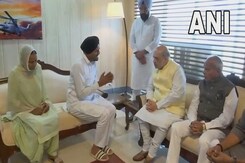 Sidhu Moose Wala Killing: Amit Shah Meets Singer's Family In Chandigarh Sidhu Moose Wala Killing: Amit Shah Meets Singer's Family In Chandigarh