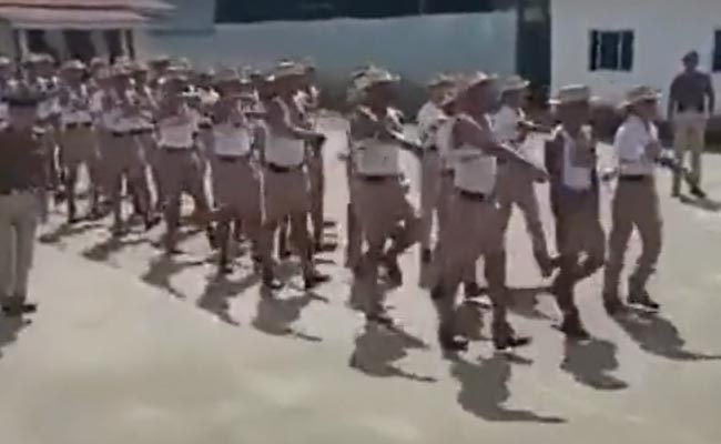 Viral Video : 'ढल गया दिन' गाने पर परेड देखकर खुश हो जाएगा दिल, वायरल हो रहा है वीडियो