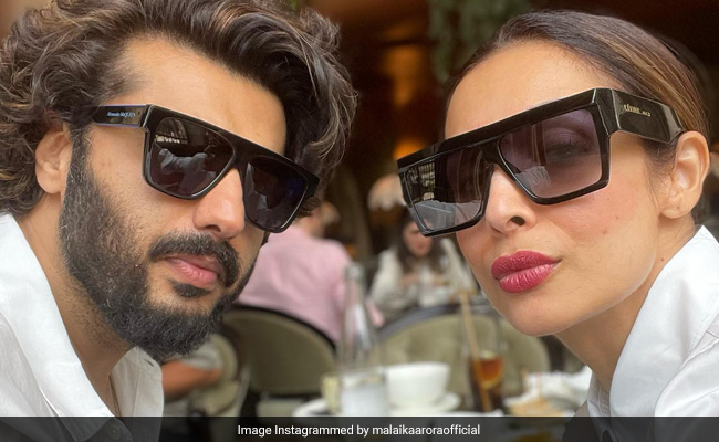 अर्जुन कपूर ने लेडी लव मलाइका को अपने हाथ से खिलाया खाना, जमकर वायरल हो रहा रोमांटिक VIDEO