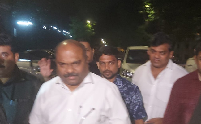 मनी लॉन्ड्रिंग मामले में महाराष्ट्र के परिवहन मंत्री अनिल परब ED के सामने हुए पेश