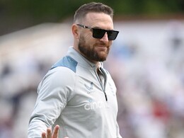 Brendon McCullum: बैजबॉल क्रिकेट में नया इतिहास लिखने को तैयार इंग्लैंड टीम, कोच ब्रेंडन मैकुलम को मिली डबल जिम्मेदारी Brendon McCullum: बैजबॉल क्रिकेट में नया इतिहास लिखने को तैयार इंग्लैंड टीम, कोच ब्रेंडन मैकुलम को मिली डबल जिम्मेदारी