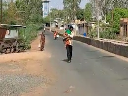 No Ambulance, Madhya Pradesh Man Carries 4-Year-Old Son's Body In Arms No Ambulance, Madhya Pradesh Man Carries 4-Year-Old Son's Body In Arms