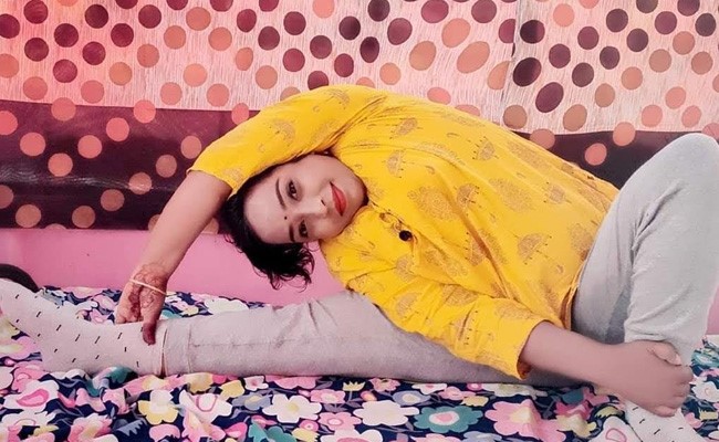 मिलिए देश की पहली मुस्लिम योग टीचर राफ़िया से, लाख विरोध के बावजूद योग से करती हैं प्रेम